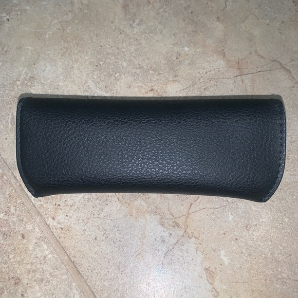 Ray-Ban Sunglasses Black Leather Snap Case With Microfiber Red Logo Cloth - Picture 3 of 10